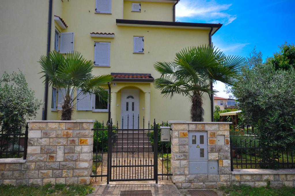 Ana M Apartments Novigrad  Екстер'єр фото