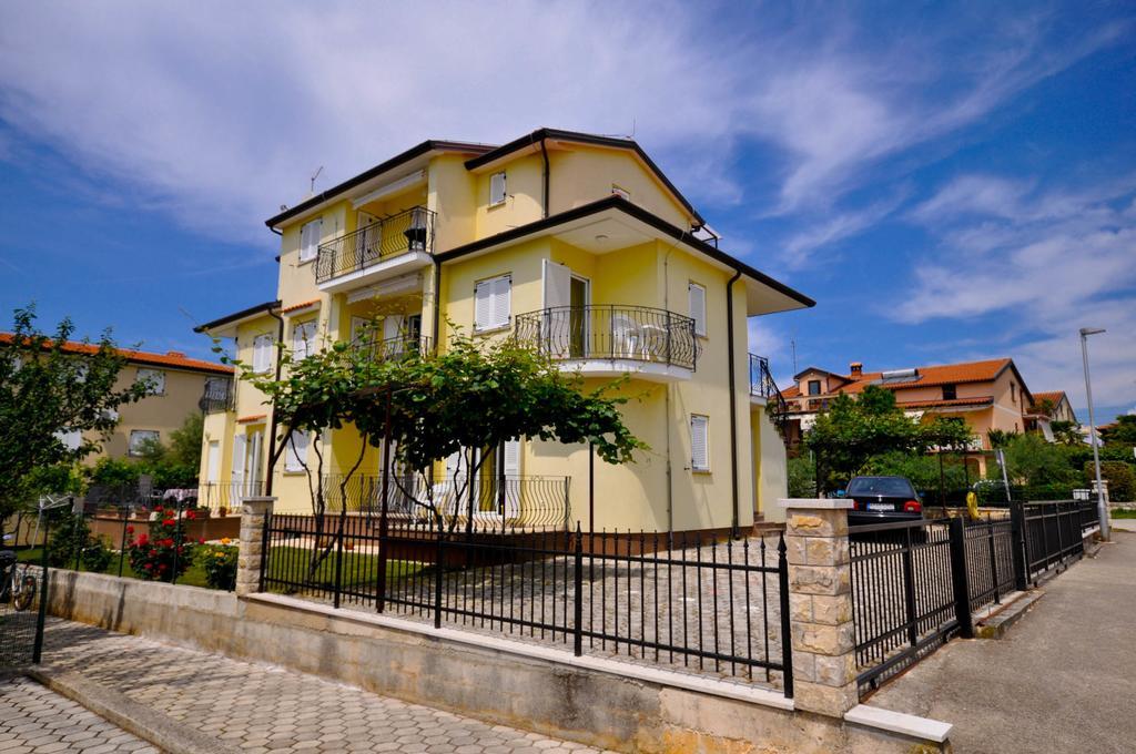 Ana M Apartments Novigrad  Екстер'єр фото