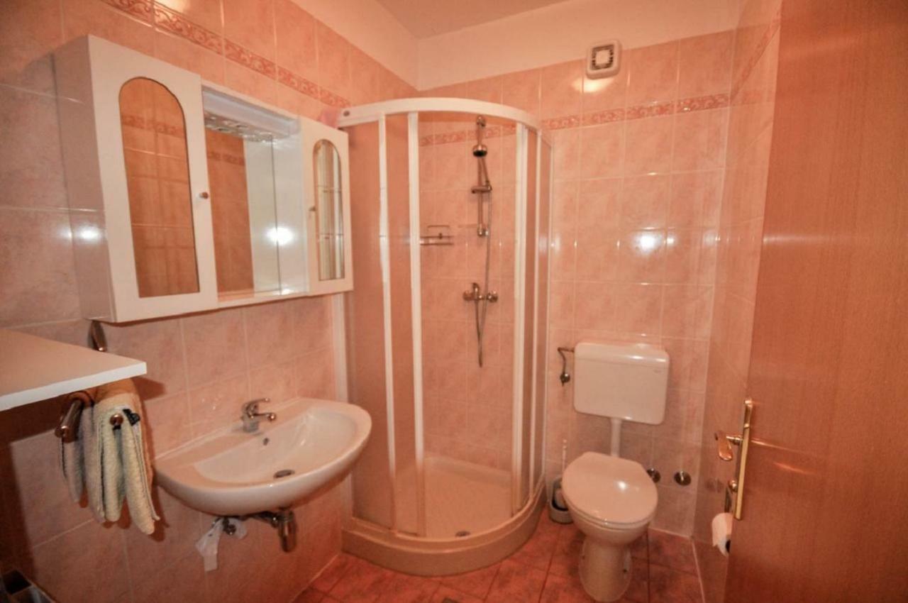 Ana M Apartments Novigrad  Екстер'єр фото